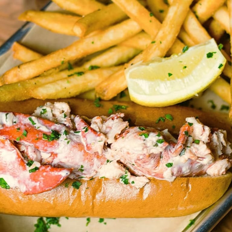 Delicious Lobster Roll Experience